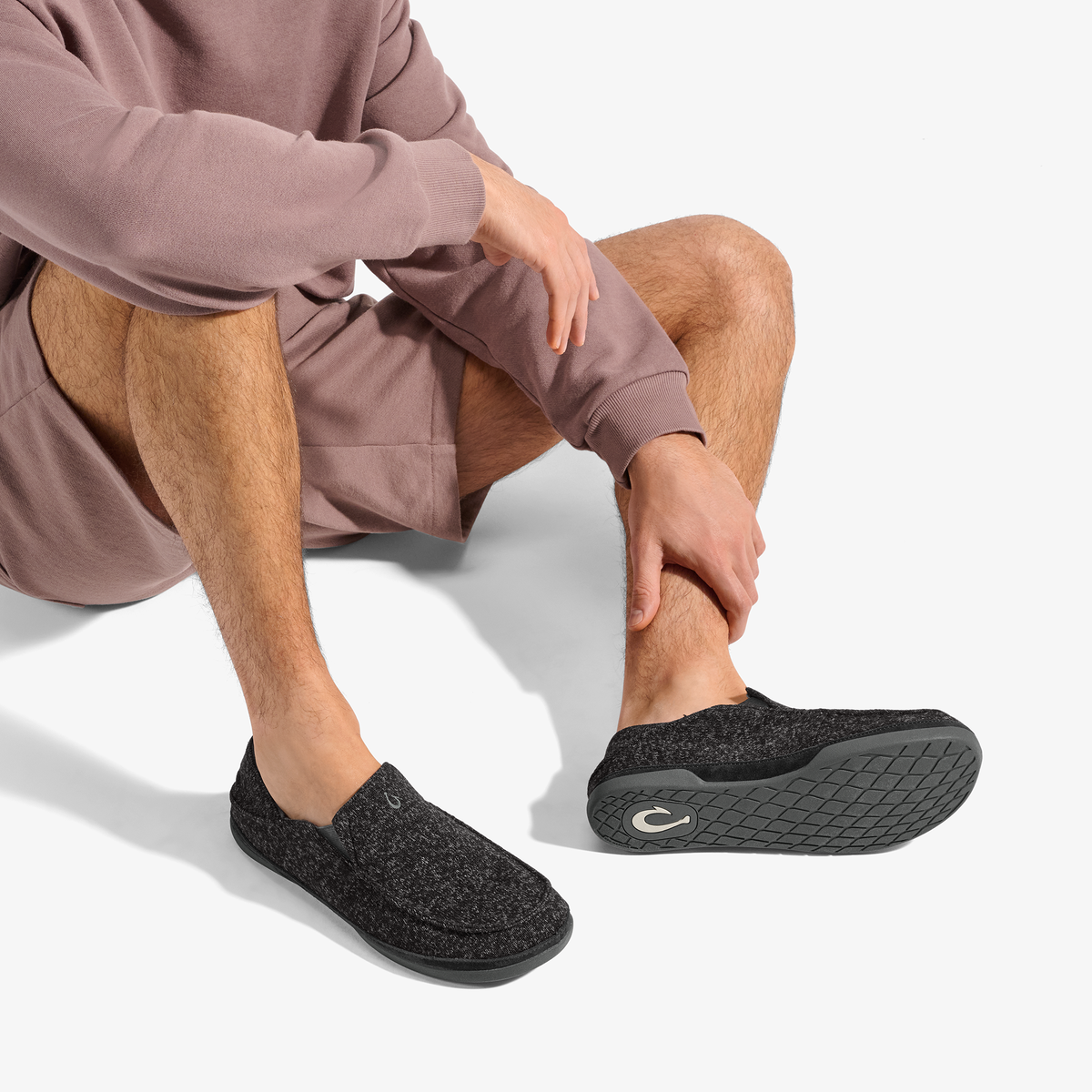 Moloā Hulu Men’s Wool Slippers - Black