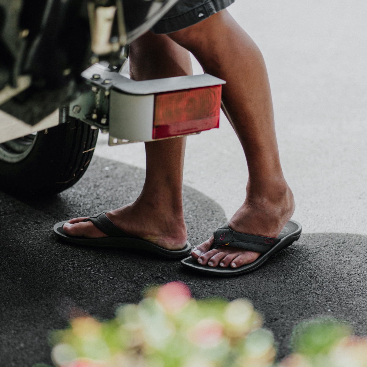 Kīpī Men’s Comfortable Beach Sandals - Black