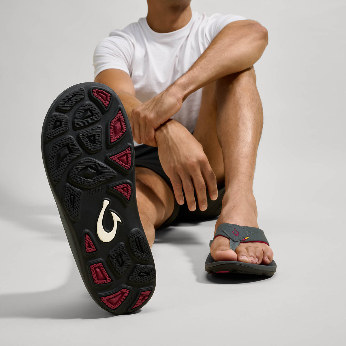 Kīpī Men’s Comfortable Beach Sandals - Dark Shadow