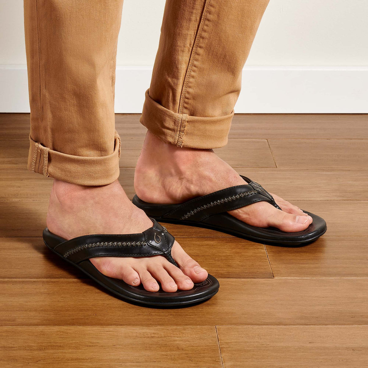 OluKai Mea Ola - Black | Men's Leather Beach Sandals