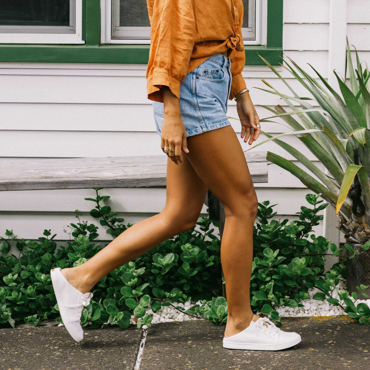 Pehuea Lī Women's Sneakers - White
