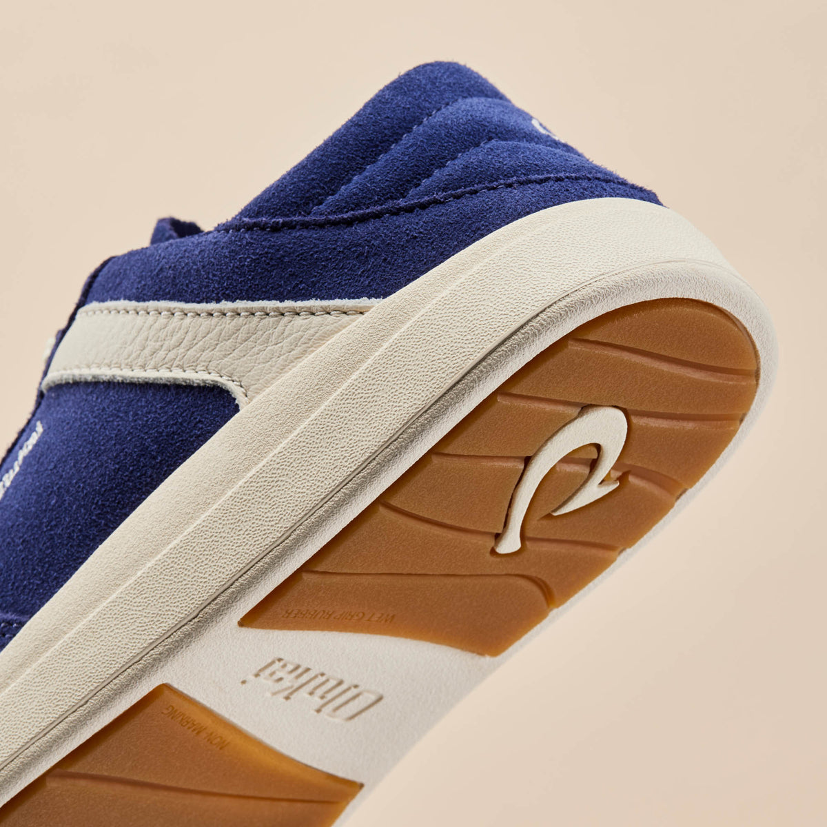 Hā‘upu Women’s Leather Sneakers - Navy / Off White