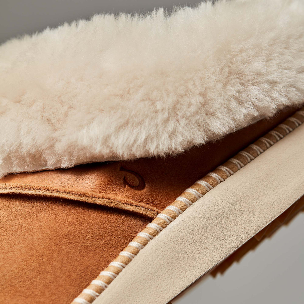 Ku‘i Women‘s Slip-On Slippers - Tan / Bone