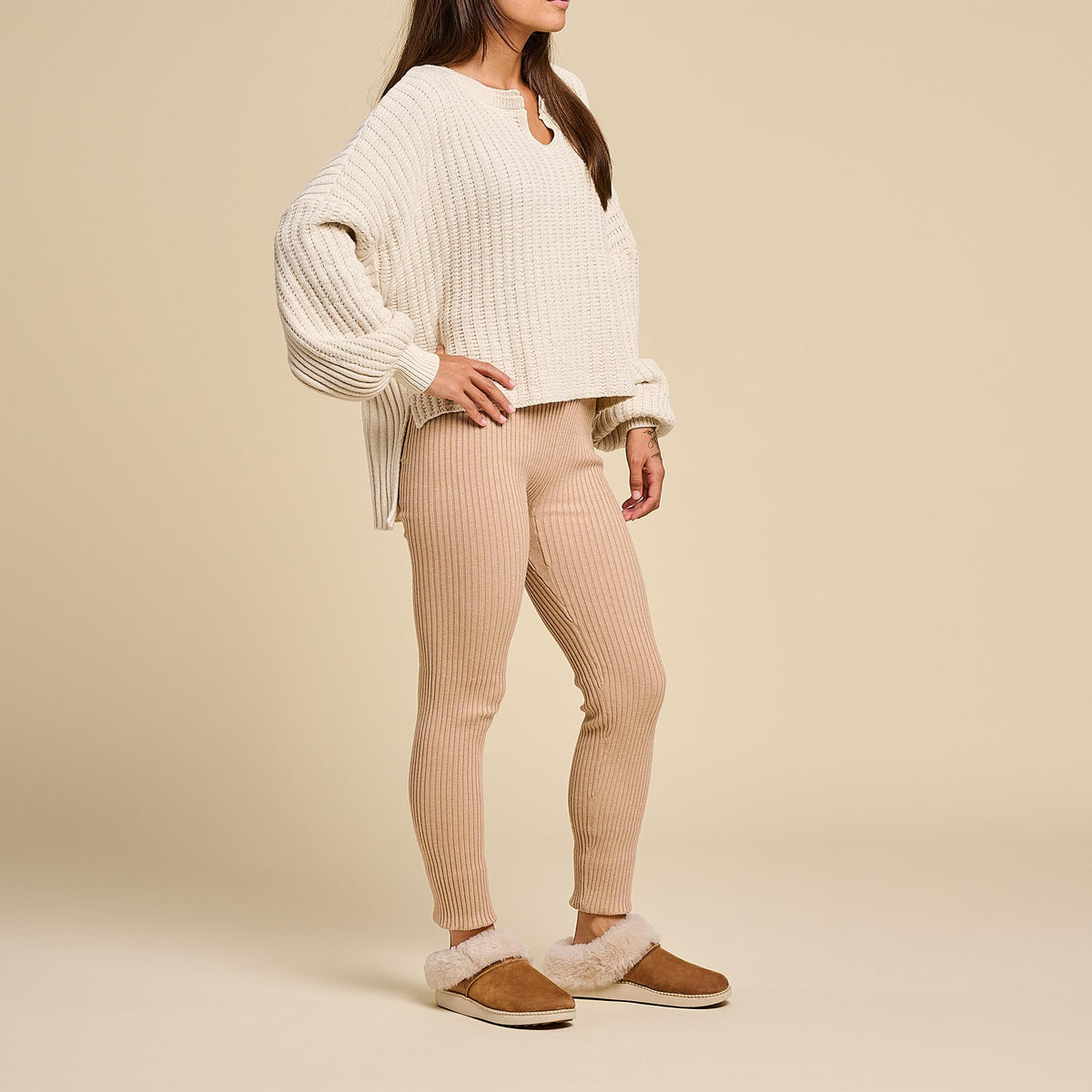 Ku‘i Women‘s Slip-On Slippers - Tan / Bone