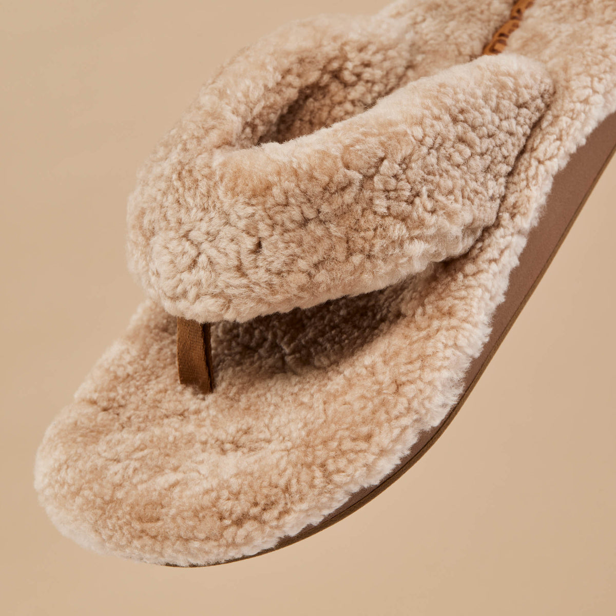 Kīpe'a Heu Women‘s Flip Flop Slippers - Tan