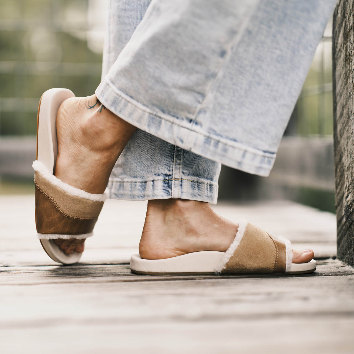 Hō‘ala Slide Women’s Slide Slipper Sandals - Tan / Puka