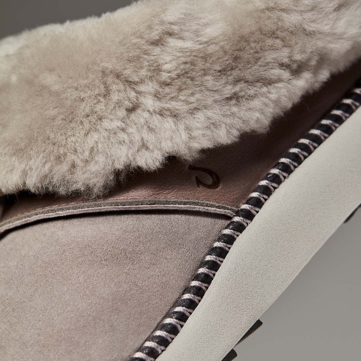 Ku‘i Women’s Fuzzy Slip-On Slippers - Fog