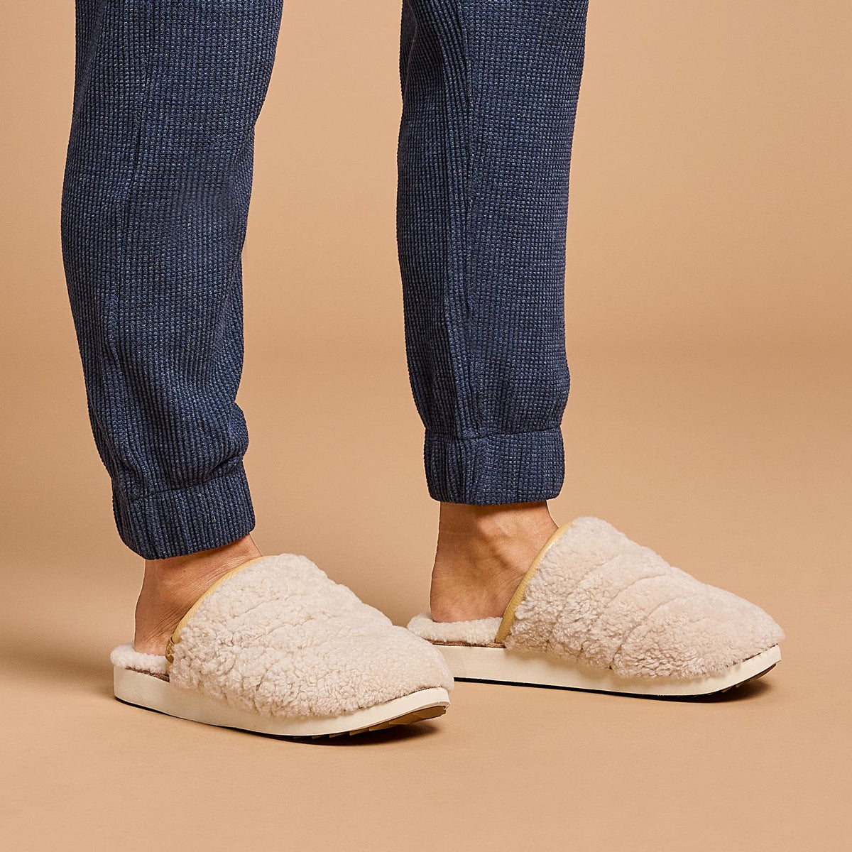 Pūpū Mua Women’s Shearling Mule Slipper - Tapa