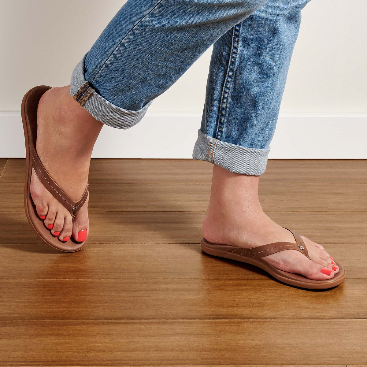 Honu Women’s Leather Beach Sandals - Tan
