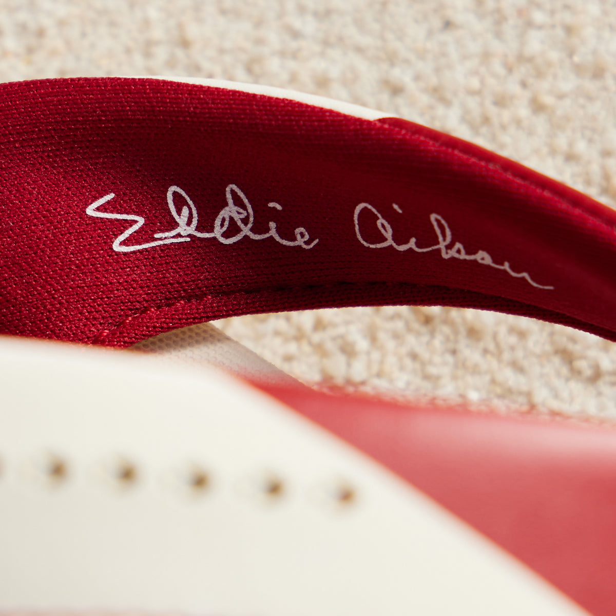 Ulele - Off White / Deep Red