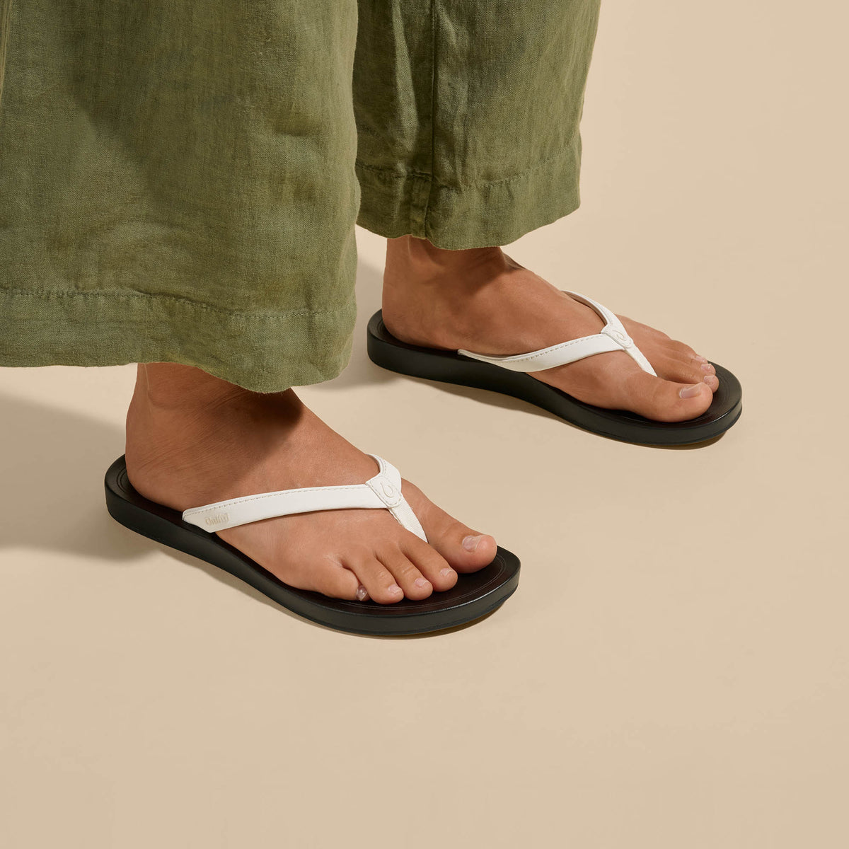 ‘Uiki Women’s Everyday Beach Sandals - Bright White / Lava Rock