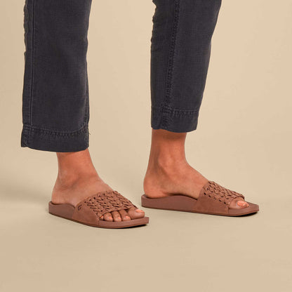 Kāmola Women’s Leather Slide Sandals - Tan